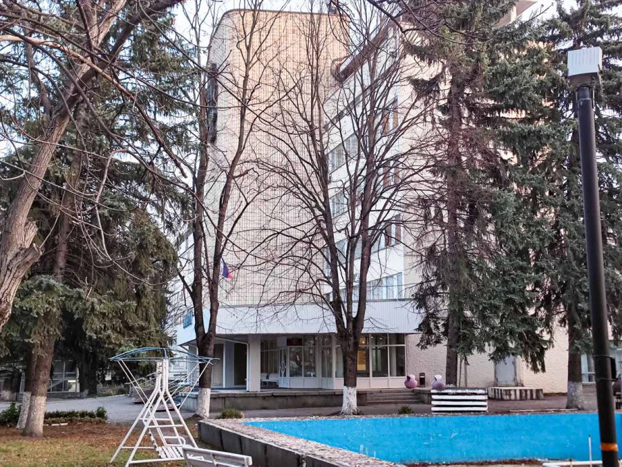 Территория санатория «Вернер» в г. Ессентуки - фотография