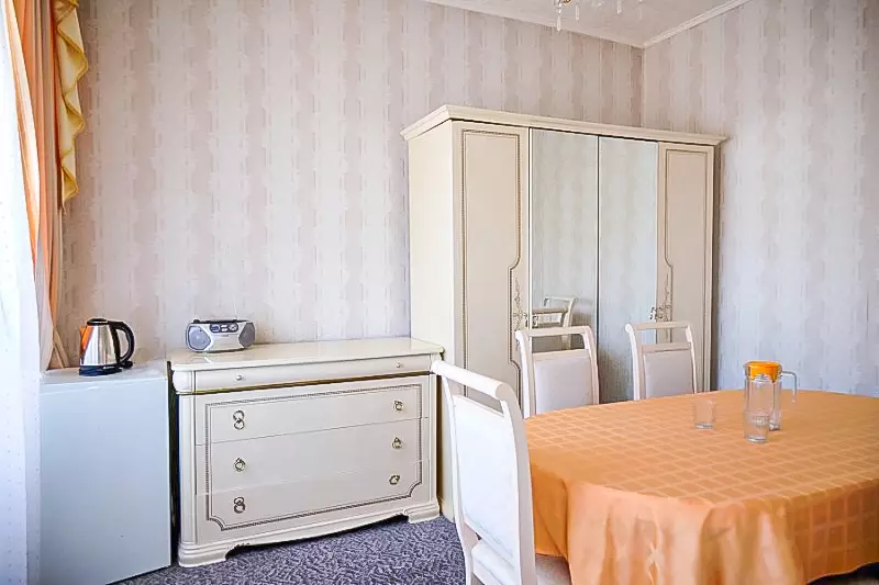 Трехкомнатный двухместный номер Люкс в санатории «Вернер» в г. Ессентуки - фотография